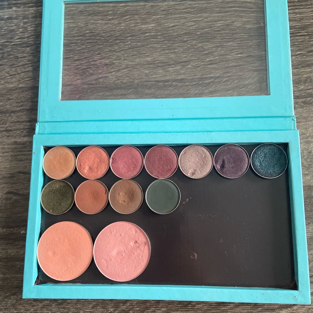 Makeup Geek Eyeshadows, Blush + z palette bundle! Excellent deal here!